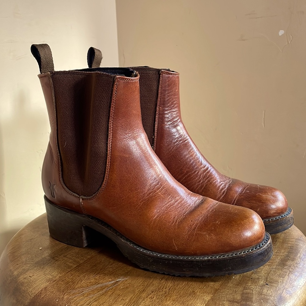 Frye boots- Chelsea